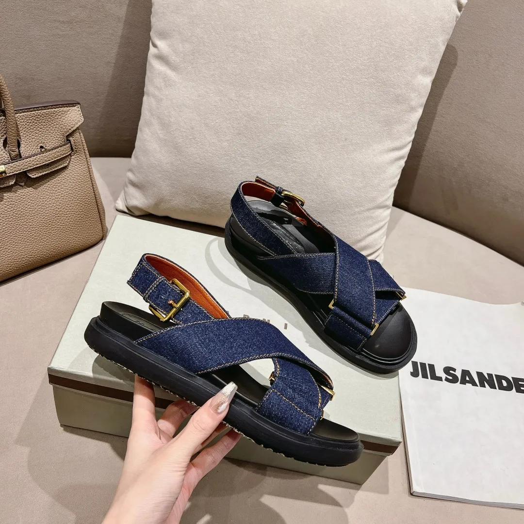 👟👟Ex-factory price 420👟👟 Marni Mani, popular online celebrity style, Taobao, popular single style in physical stores! Thick-soled, elevated classic cross-strap, color-blocked flat-soled cowhide open-toe European and American style women's sandals. Fabric: Cowhide Lining: Sheepskin Outsole: Rubber Button: Gold Size: 35-40